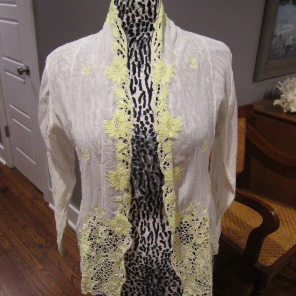 Vintage Look - Cream/Pale Yellow - Size Medium